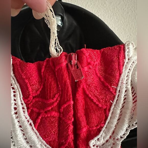 Vintage 90s Roberta Red Lace Mini Dress with Victorian Collar Detail – Size 9/10 - Picture 5 of 9